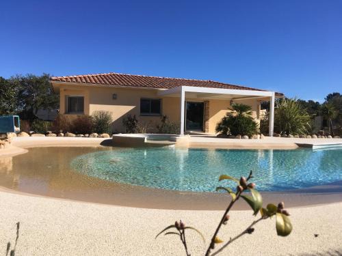 Lecci Villa | L'Hacienda Piscine chauffée à 28, spa, boulodrome et court de Tennis privés, 2 villas indépendantes