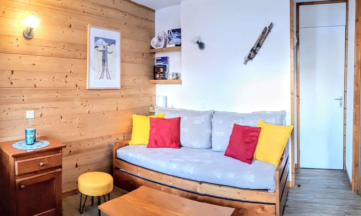 Valmorel Apartment | La Lauzière-Dessous 22 - Charming studio with a movable partition and a small cabin bedroom