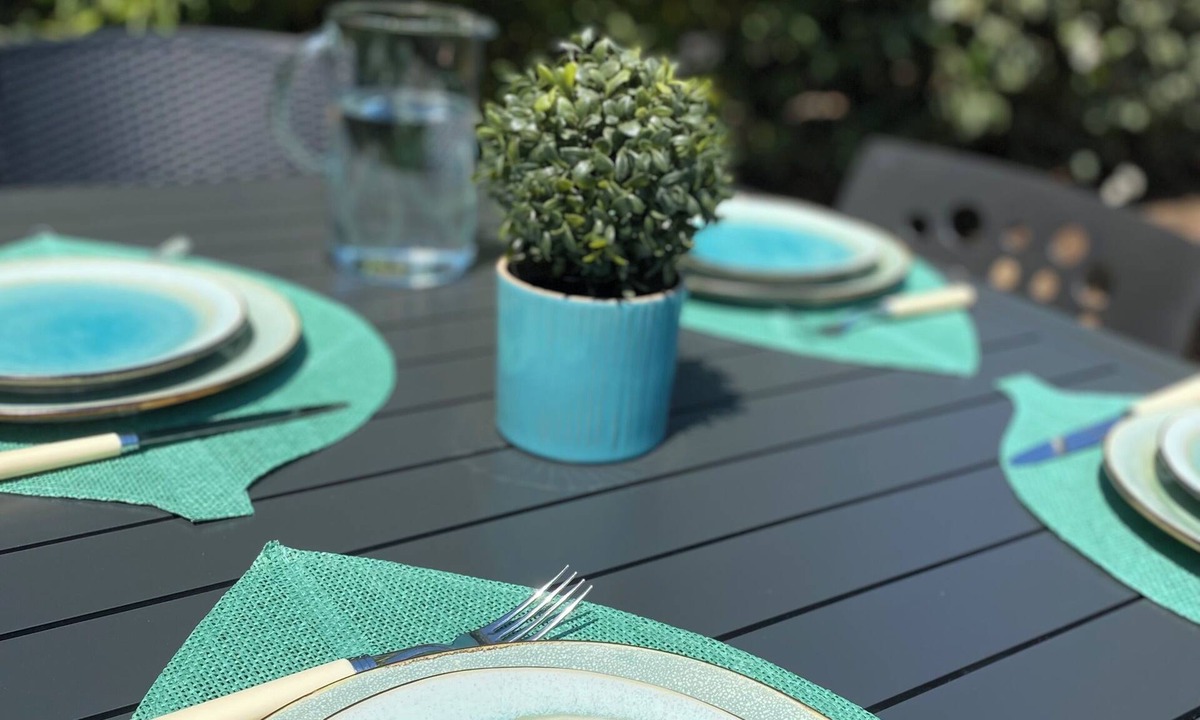 Pineto House | La Marana house, beach 100m away, air-conditioned, terrace and garden. Sleeps 4/6.