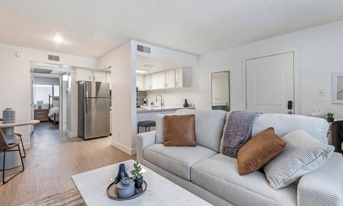 Glendale Apartment | Landing | Beautiful 1BD in Glendale