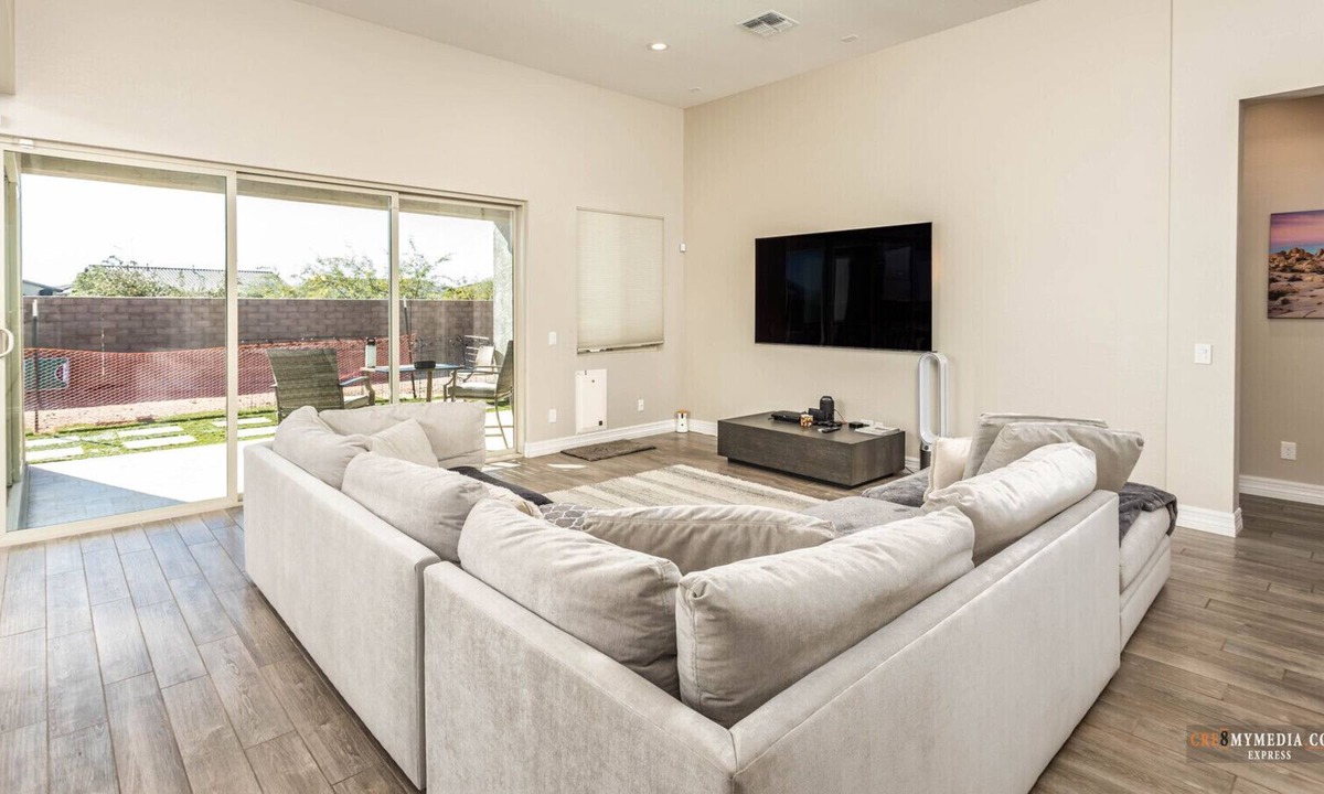 Camino a Lago House | LUXURY LIVING FOR SUPERBOWL