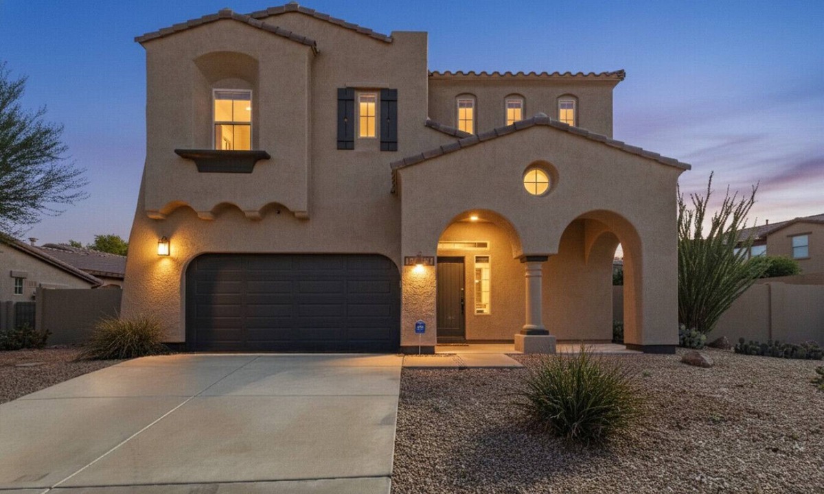 Estrella Mountain Ranch House | Mafia Heights! Stunning Backyard, 4 Beds, 3 Baths, Hot Tub/Deep & Large Pool