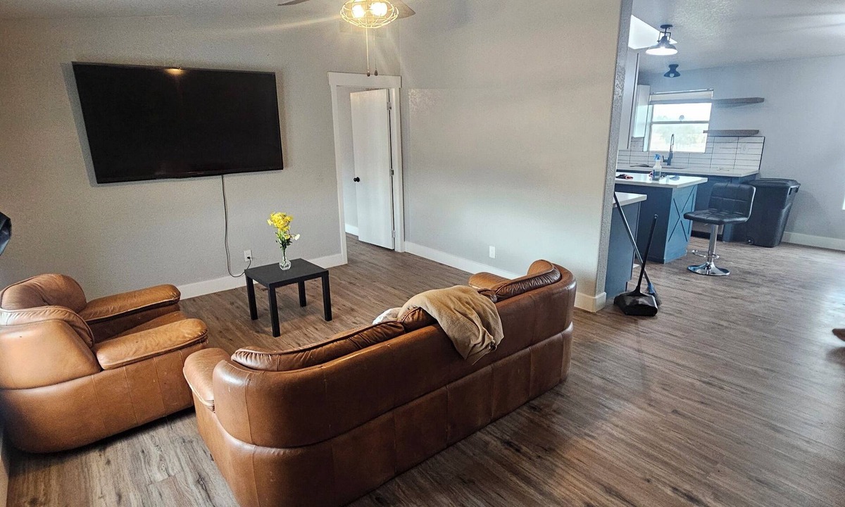 Tonopah House | Modern Desert Farmhouse on 1.5 Acres – Fresh Air & Sunset Views