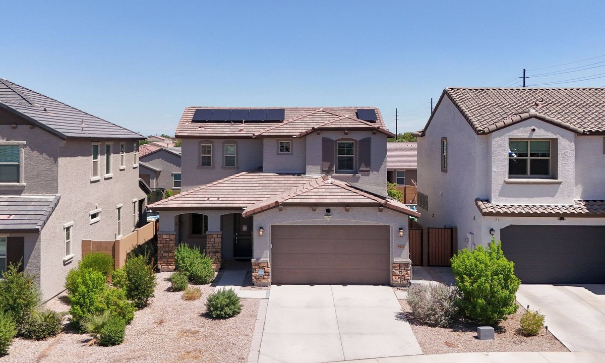 South Mountain House | Modern Desert Home–Great for Families & Groups, Near Golf, Hiking & City Fun