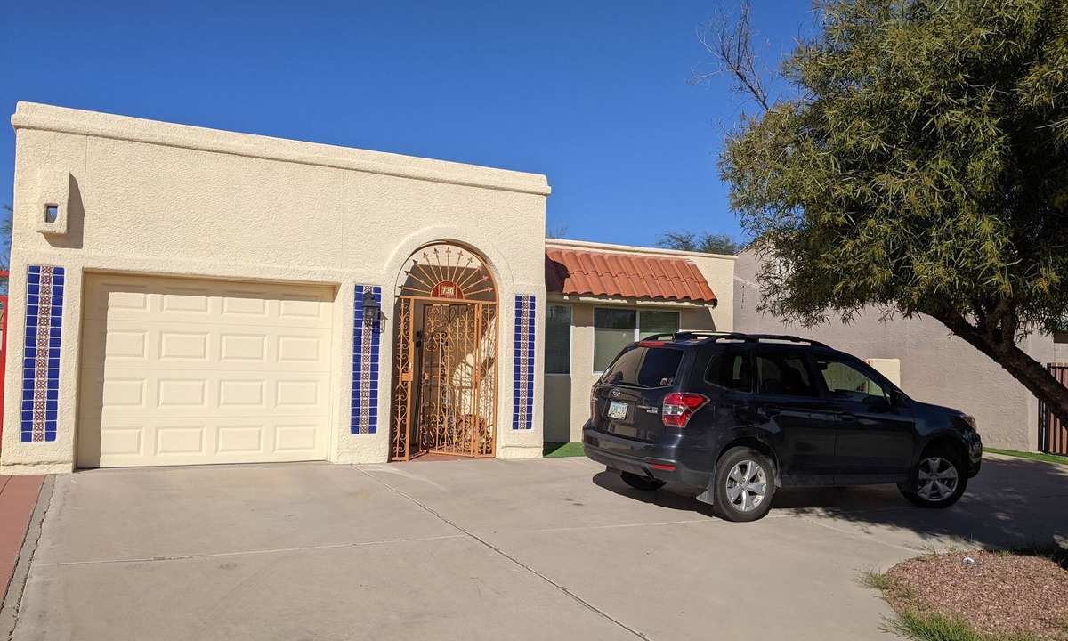 Downtown Tucson House | Modern open floor plan 3BR house near downtown, street car and Mercado