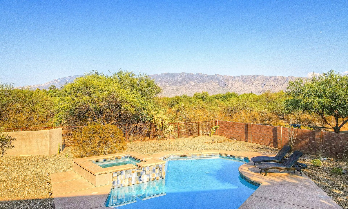 Tanque Verde House | Mountain-view retreat with private pool, spa, patio & central AC - dog-friendly