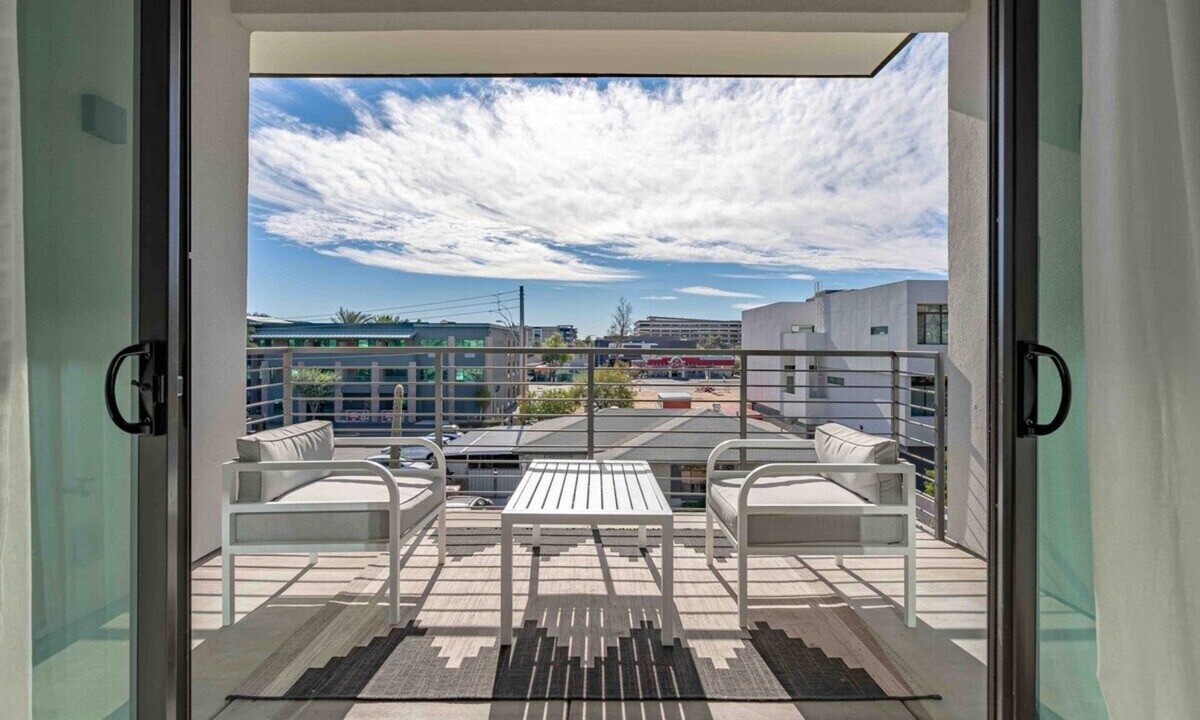 Entertainment District Apartment | MZLUX Luxury Townhouse in Downtown Scottsdale