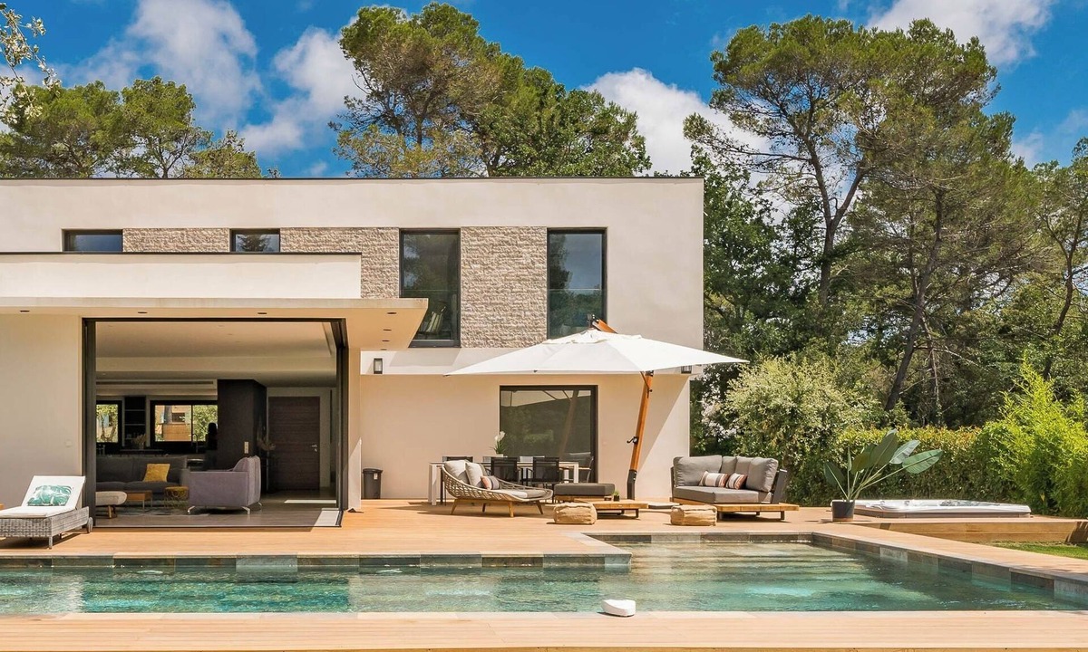 Valbonne Villa | New Architectural Modern Villa with Spa & Heated Pool