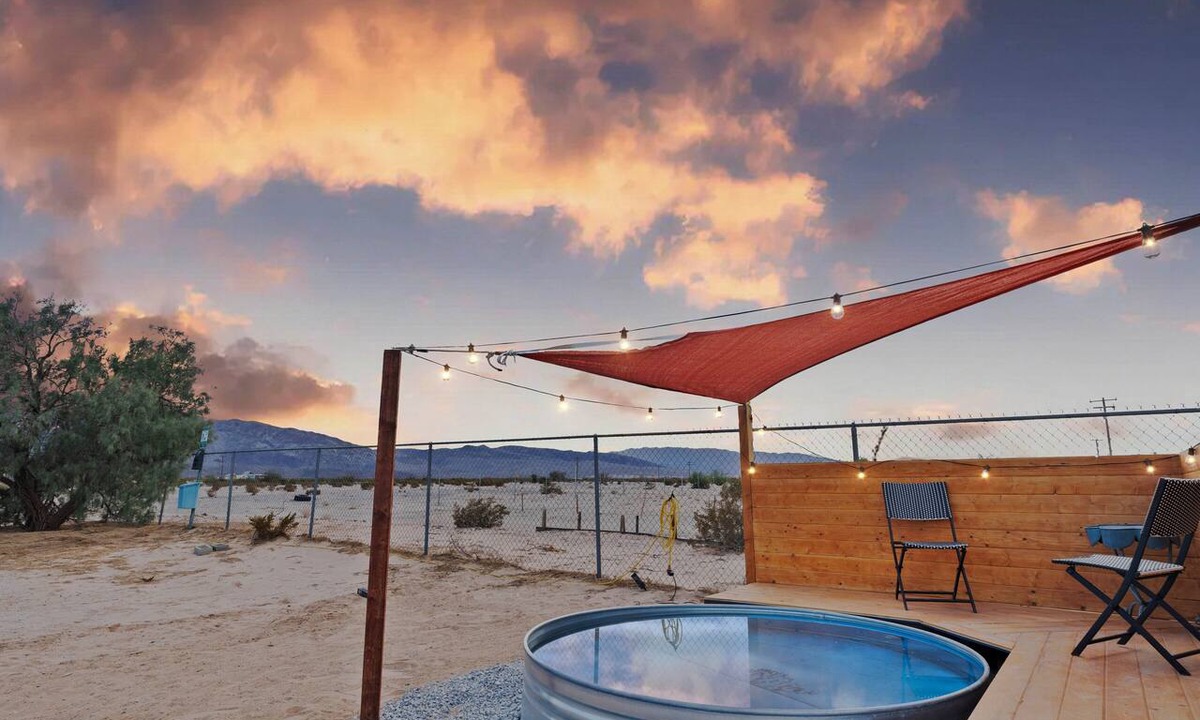 Wonder Valley Cabin | Old Dale Ranch Desert Retreat - 5 Private Acres Near Joshua Tree w Cowgirl Tub