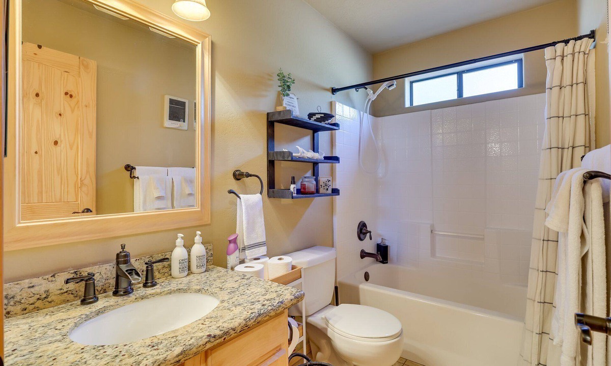 Eagar Cabin | Peaceful 3-bedroom cabin in Nutrioso perfect for relaxing getaways.