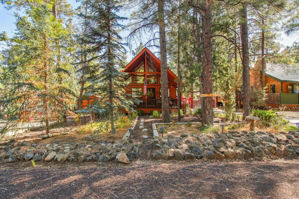 Pinetop-Lakeside House | Peaceful Pinetop-Lakeside Cabin w/4 Decks!