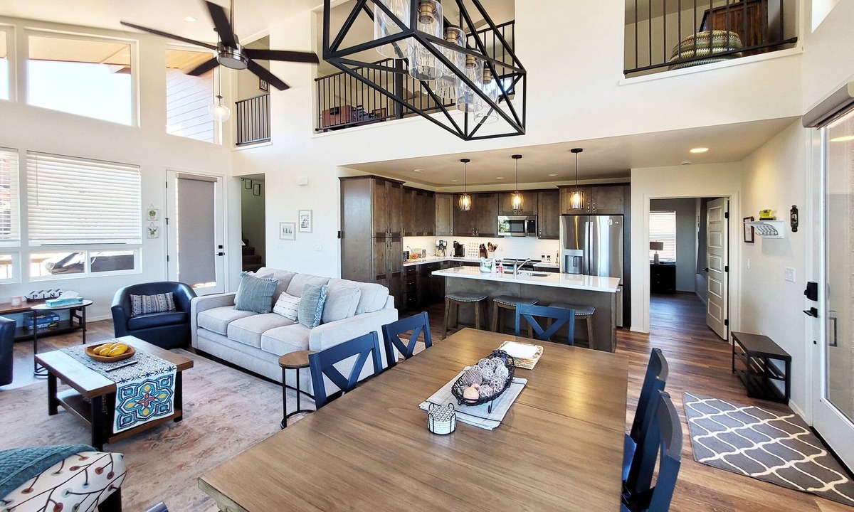 Pine House | Pine Rim View Retreat, a 3BR Mountain Escape
