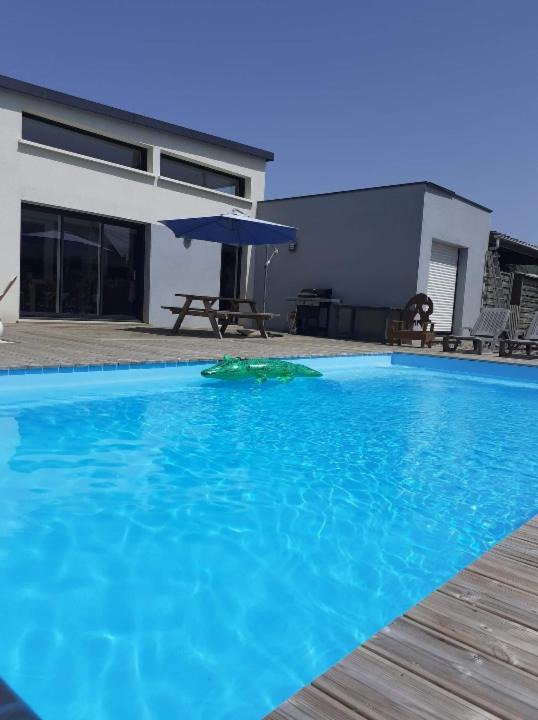 Locquirec House | Piscine chauffée et plages à Locquirec