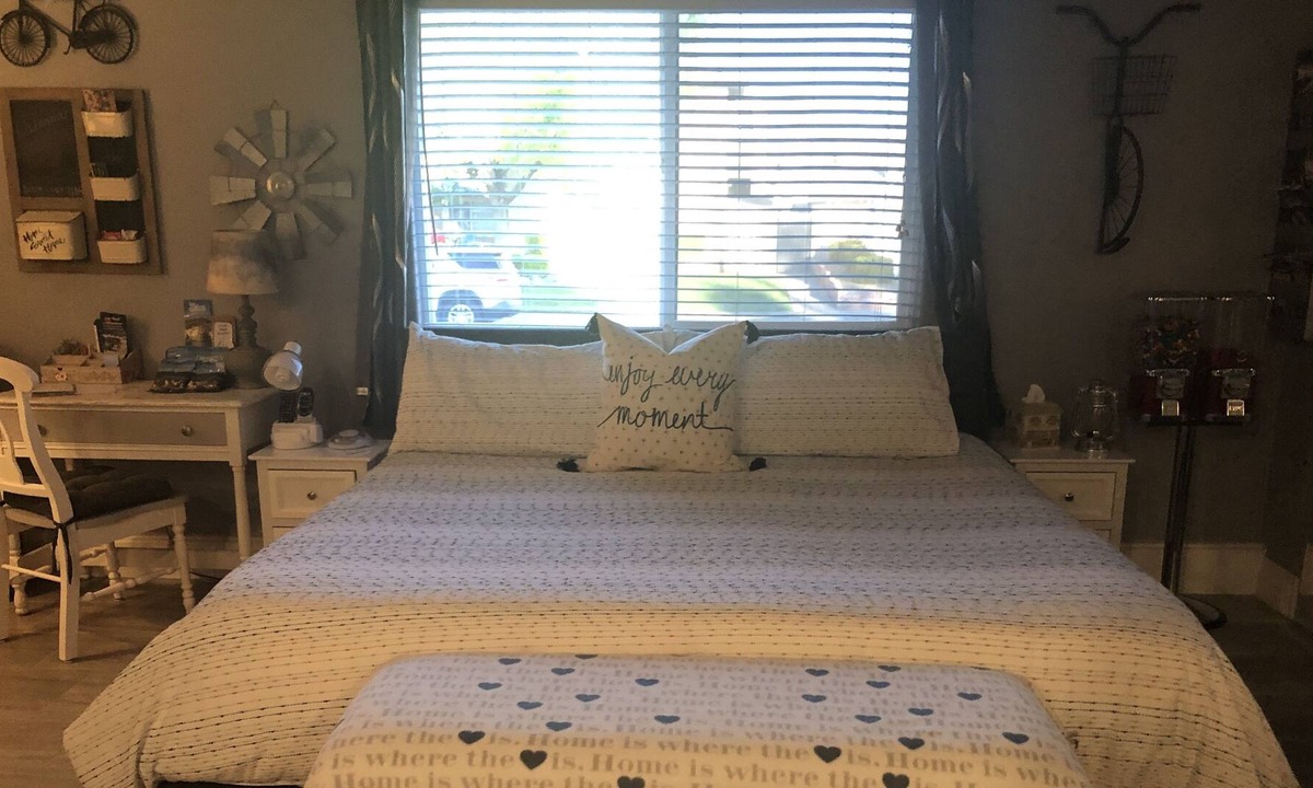 Boulder City Apartment | Private entrance king bed, Wi-Fi, lots of amenities Kayaks and bikes