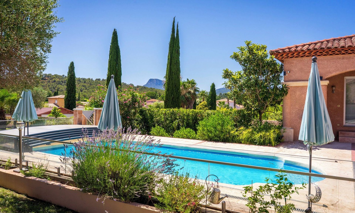 La Crau Villa | Private Pool, Air Conditioning & Provençal Charm