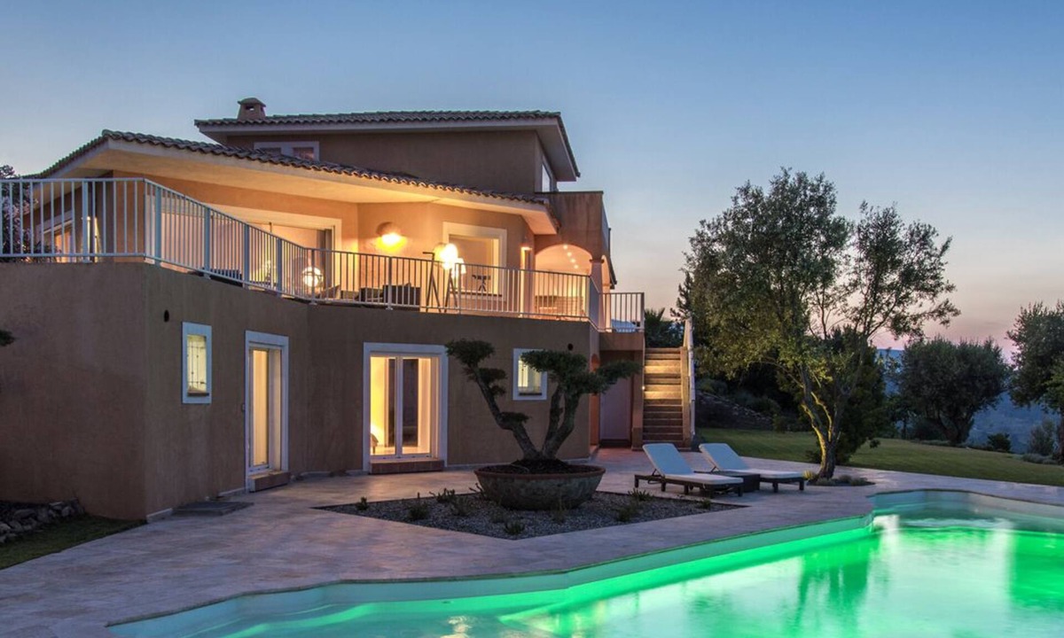 Solenzara House | Property 480m2, sea view, heated swimming pool 6 bedrooms, 6 bathrooms, 3mn from the beach