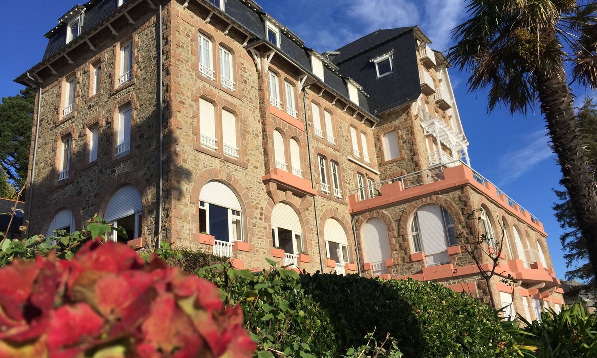 Perros-Guirec Apartment | Quiet, bright, renovated apartment, panoramic sea view, on TRESTRAOU beach