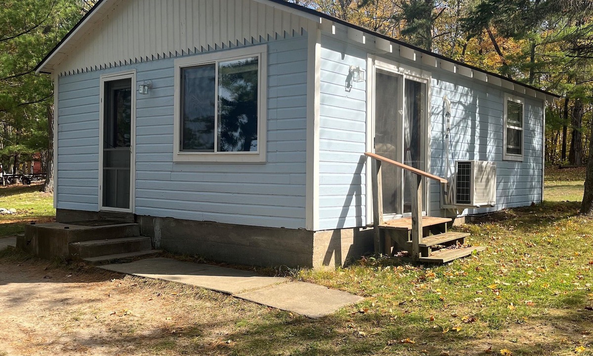 Hackensack Cottage | Rainbow's End Resort - Lakefront Cottages – Newly Remodeled with Private Beach