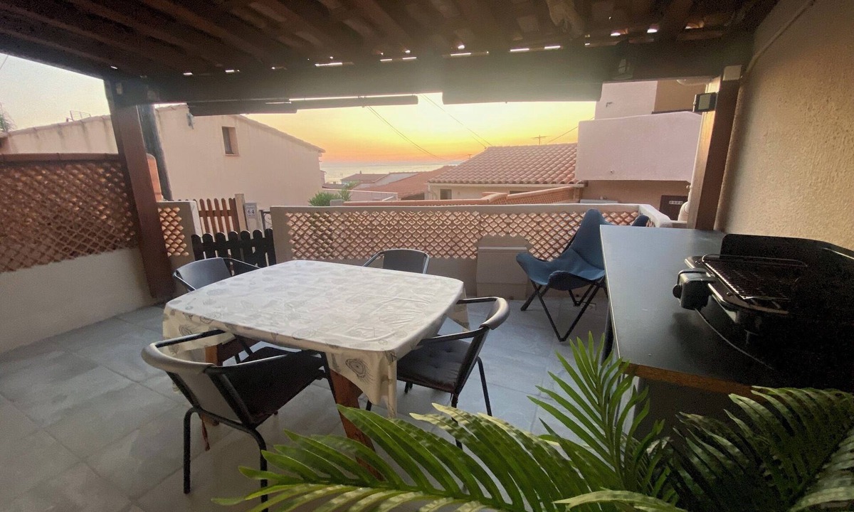 Molini Condo | Rental in small condominium by the sea Agosta plage