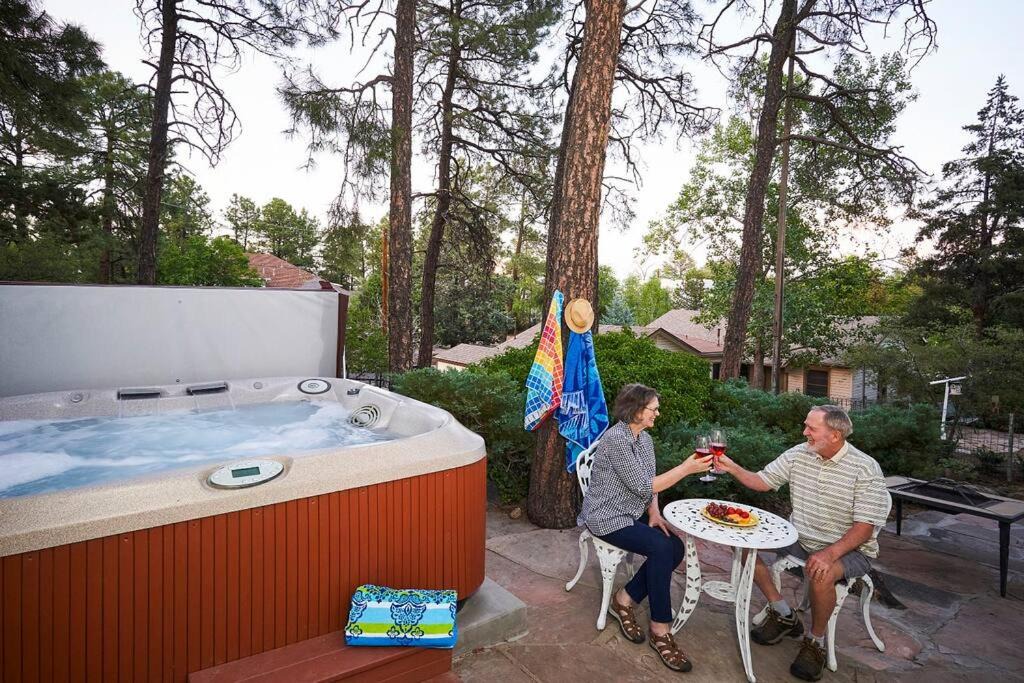 Prescott House | Romantic Escape+Close Walk To Town+Hot Tub+Pets OK