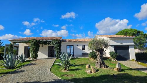 Solaro House | RUNDINELLE-Piscine privée- clim-wifi-plage à pieds
