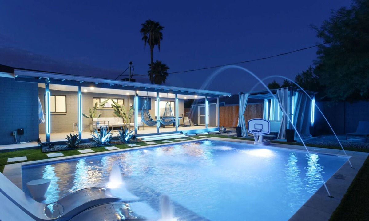 South Scottsdale House | Scottsdale Luxe Retreat Minutes to Old Town Heated Pool & Hot Tub Fire Pit