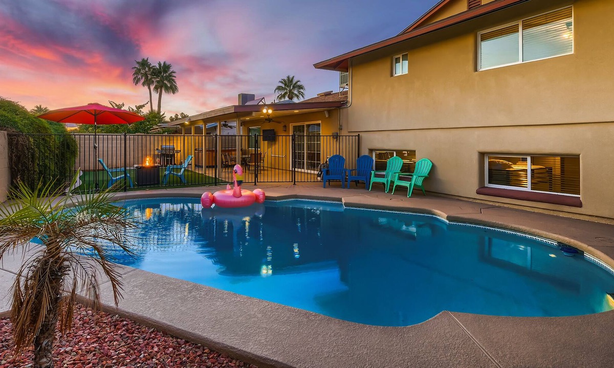 Village Grove House | SERENITY SPLASH: POOL + SPA + POOL TABLE + MORE