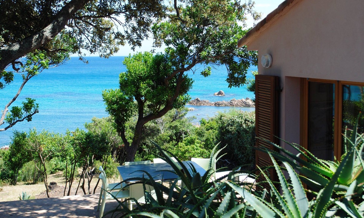 Pinarellu Villa | Small pariadis, feet in the water, raised ground, 10pers!