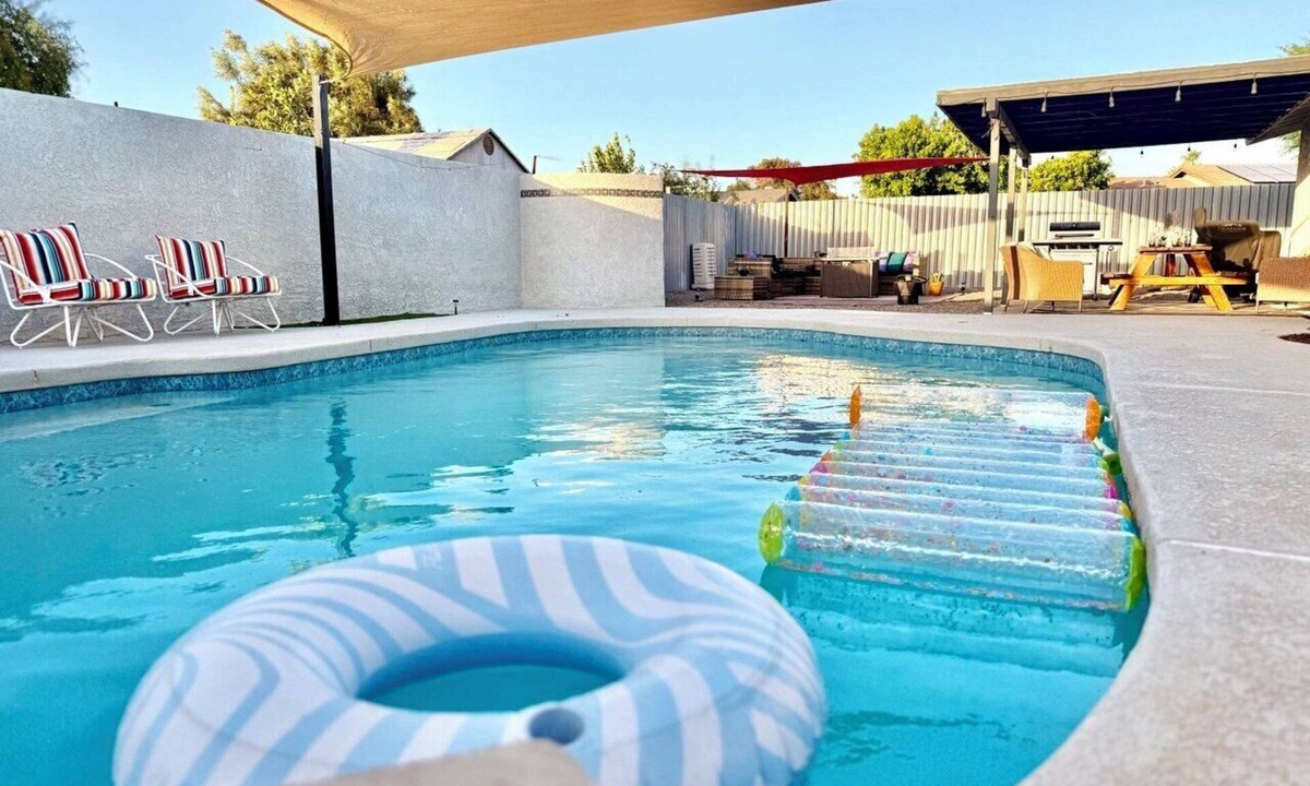 Yuma House | Spacious 3b2b house. Come relax and enjoy a refreshing splash in a cool pool.