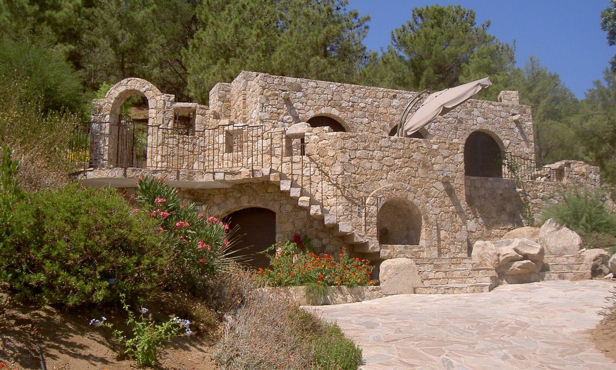 Marine de Davia Villa | Stone villa 7min walk from the beach, in estate with heated pool