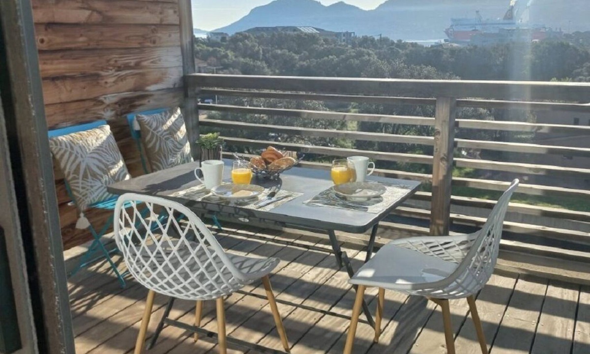 Porto-Vecchio Apartment | Studio de charme, Sea view, Port de Porto Vecchio, Swimming pool Terrace Parking WIFI