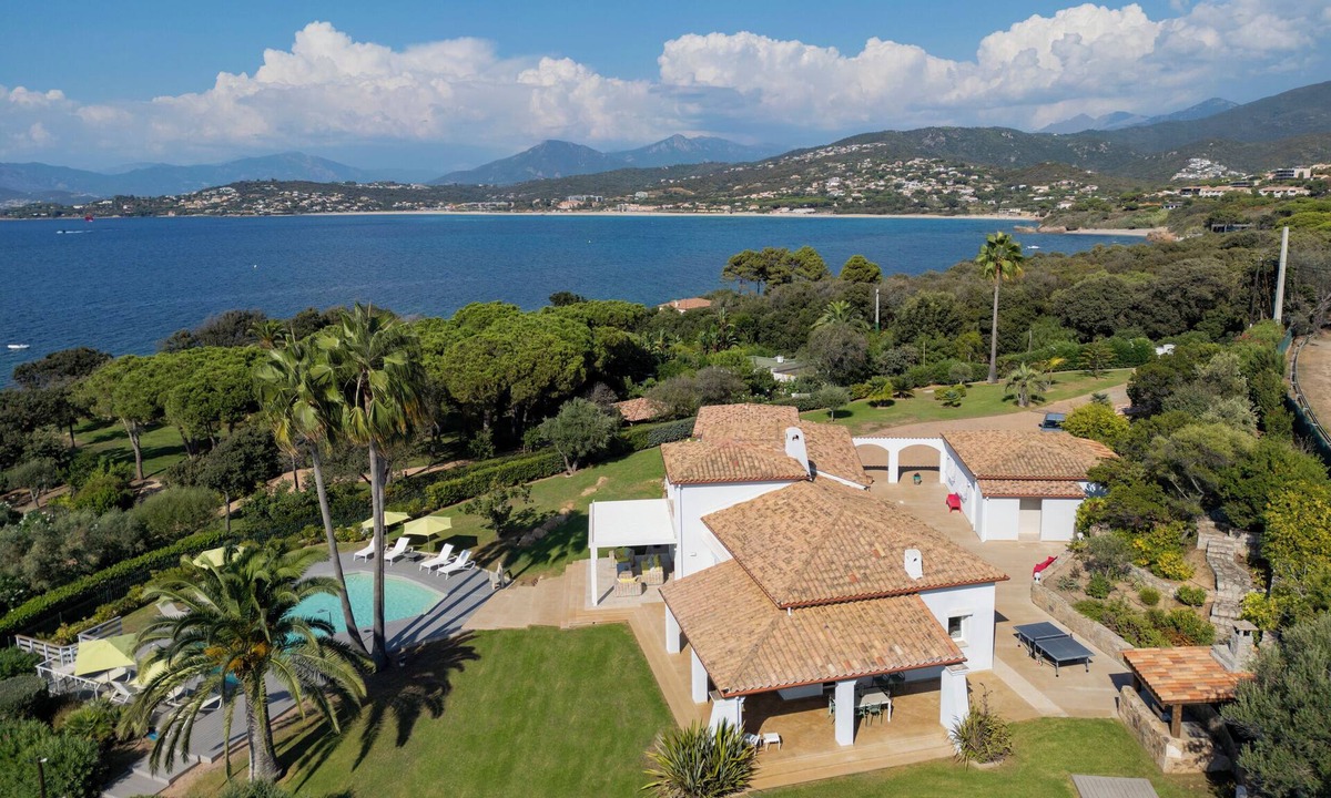 Porticcio House | STUNNING VILLA WITH STUDIO AND PANORAMIC SEA VIEW—ACCOMMODATES 10 TO 12 PEOPLE