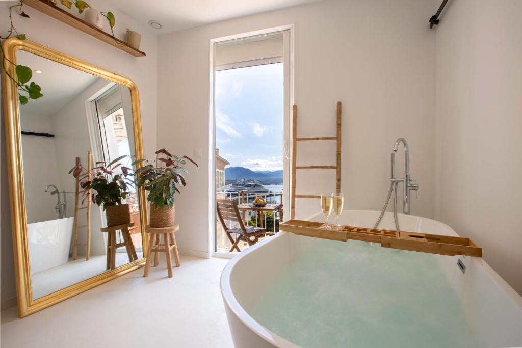 Ajaccio Apartment | Sublime, hyper-centre d'Ajaccio, avec Spa, Sauna, Vue mer & Plage à 3min