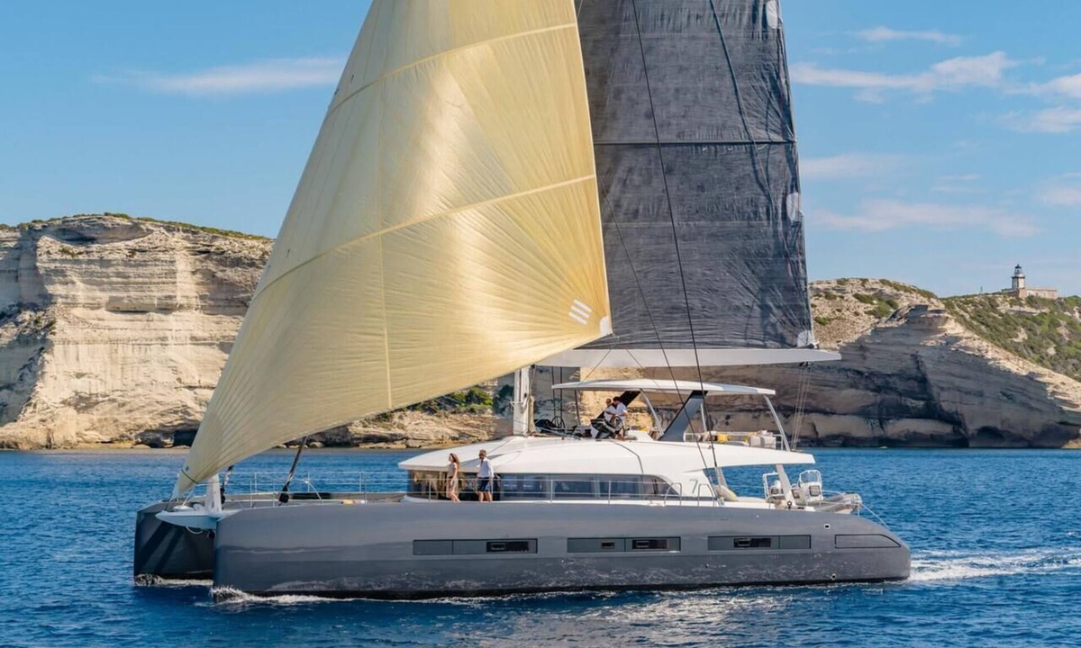 Bonifacio Boat Rental | Sun-Kissed Sailing Adventure in Bonifacio, Córcega