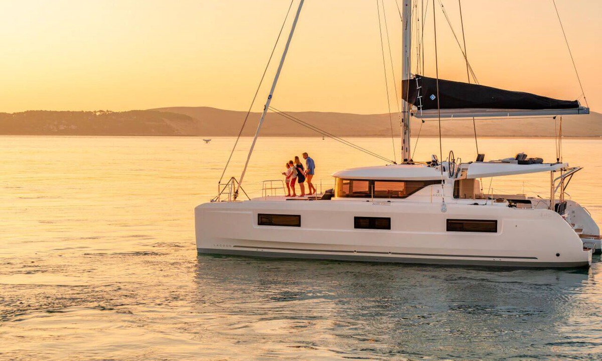 Bonifacio Boat Rental | Sun-Kissed Sailing Adventure in Bonifacio, Córcega