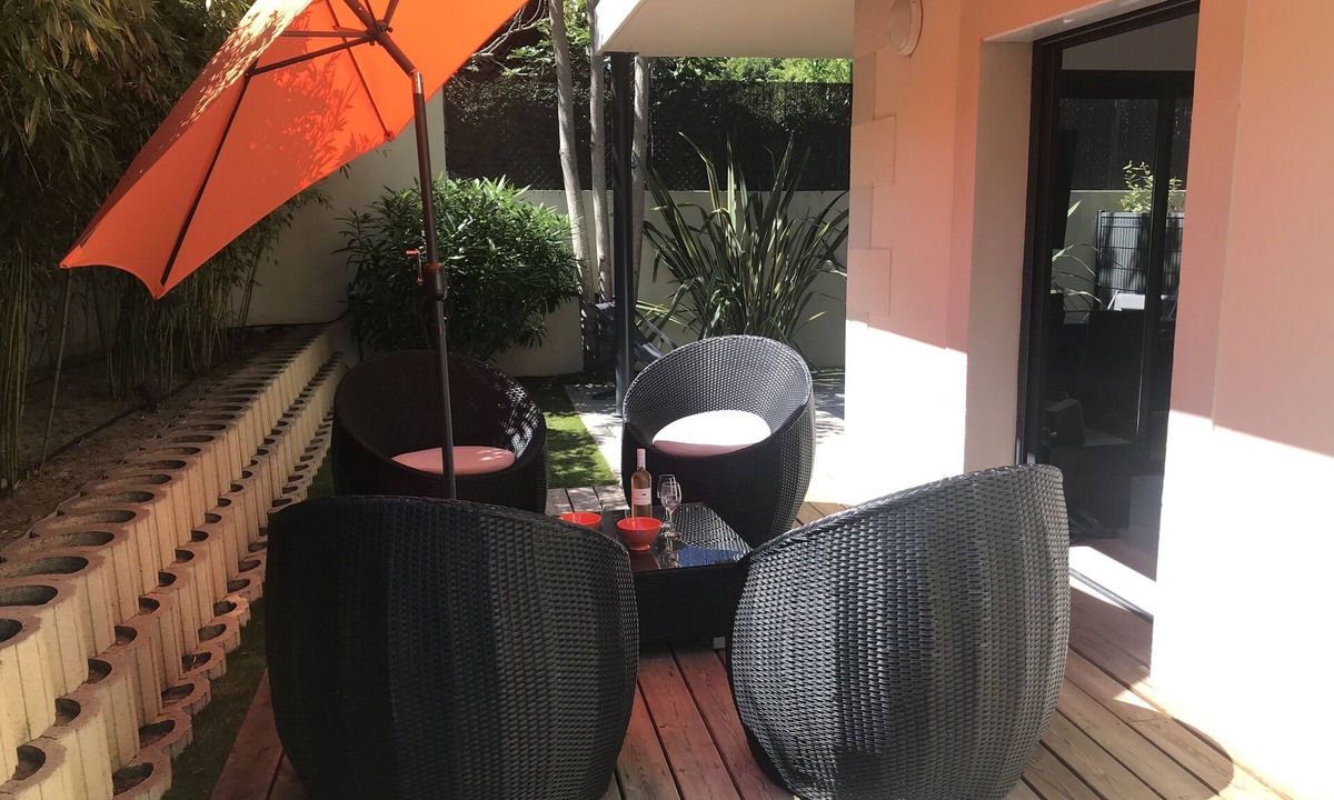Arcachon Apartment | T2 - Arcachon center - Tree-lined terrace 90 m² - Beach 100 m,