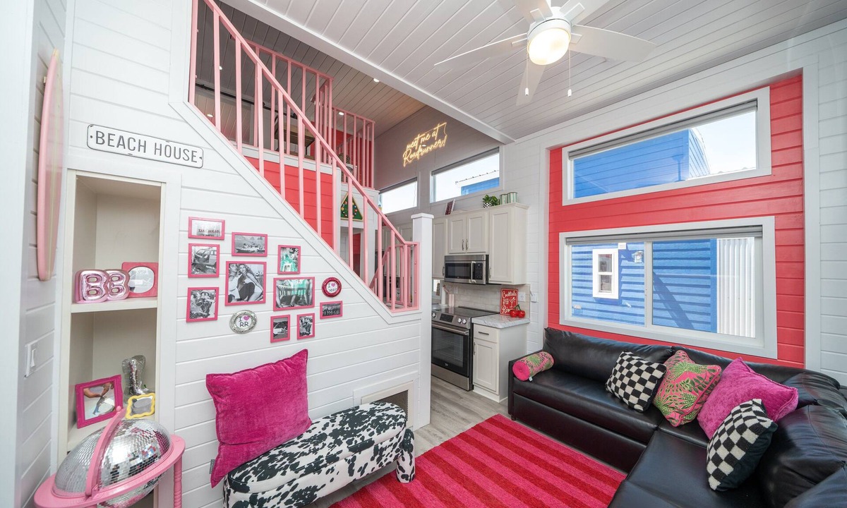 Parker Strip House | The Boozy Bungalow at Roadrunner Resort
