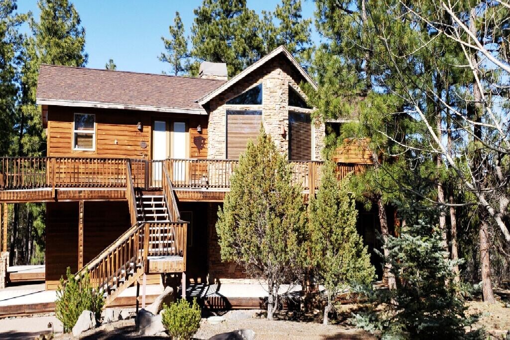 Torreon Cabin | Torreon 3000sqft cabin 1 acre, river, FREE WIFI, OK PETS✔ BEAT THE HEAT!