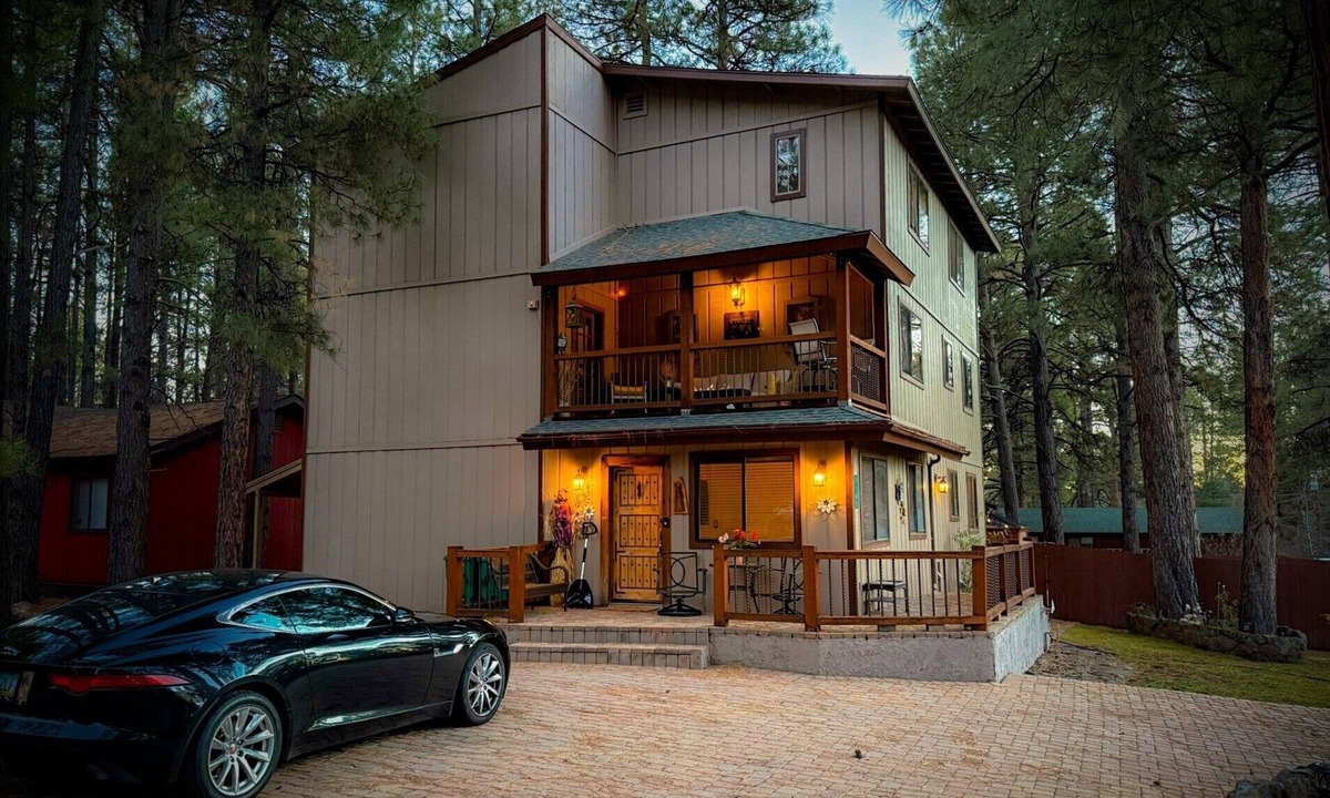Kachina Village Ski Chalet | Tranquil 4-bedroom chalet in charming Flagstaff.