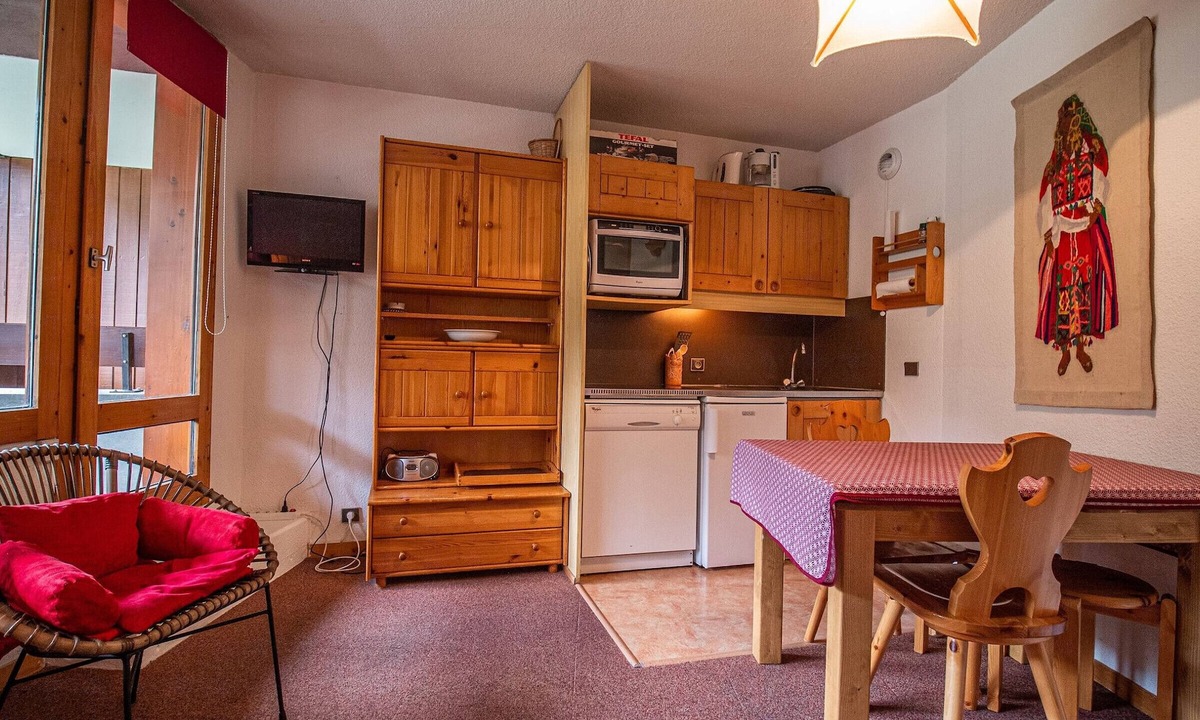Valmorel Apartment | Valmorel: Bright 3-room, ski-in/ski-out, near ESF, southeast balcony