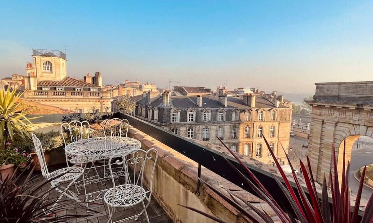 Saint-Michel Apartment | Views, Elevator, Air-Conditioning and fast WiFi