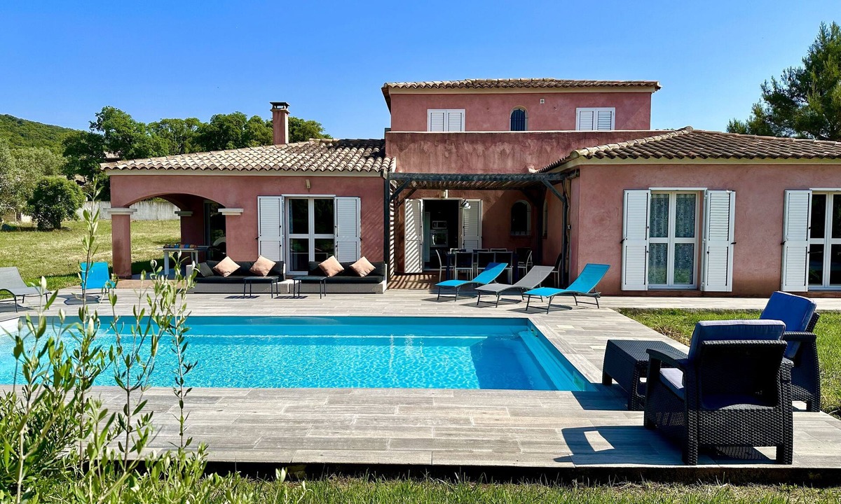 Porto-Vecchio Villa | VILLA 5 rooms air-conditioned 10 pers Swimming pool 15 mn SANTA GIULIA PALOMBAGGIA