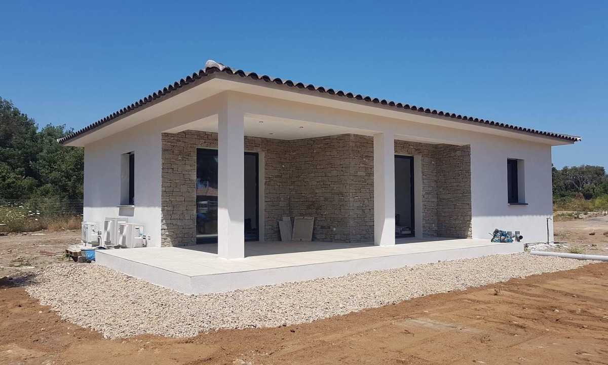 Solaro House | Villa 75m ² new entirely air-conditioned on private and sported property.