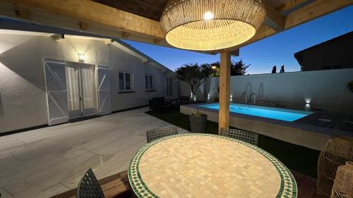 La Marana Apartment | Villa Altea- Lido Marana - piscine privée exclusive - plage à pied - 3 bedrooms house - private swimming pool - beach access on foot