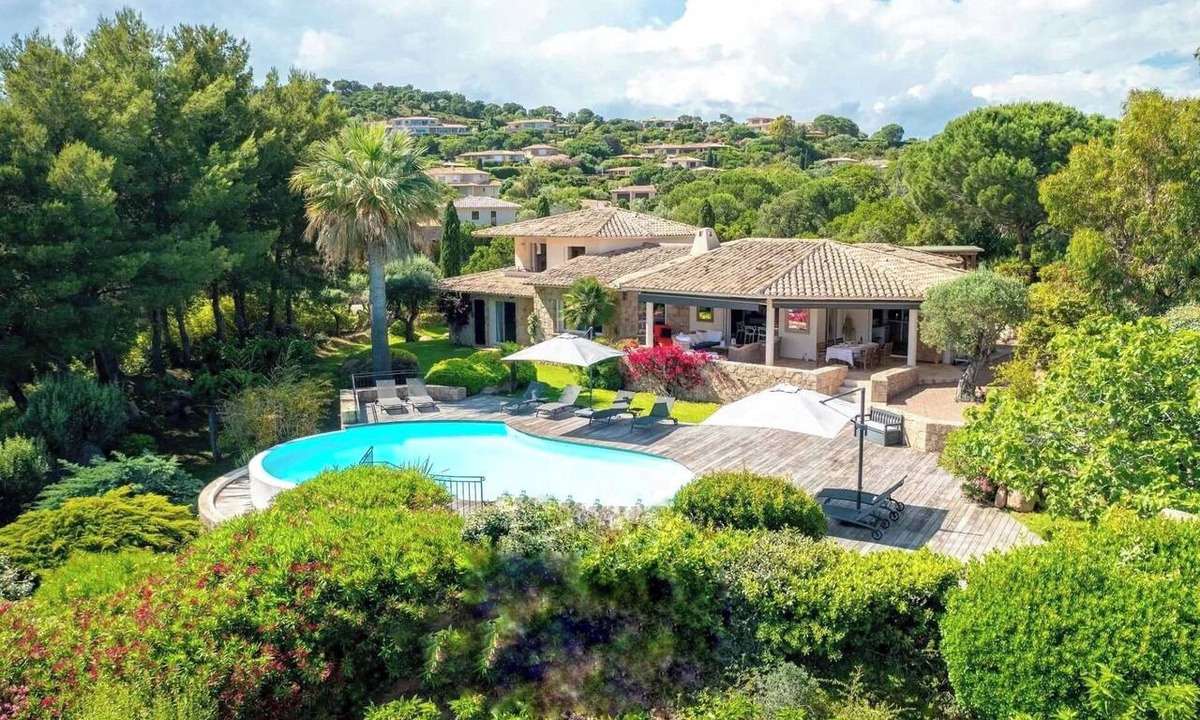 Sainte-Lucie-de-Porto-Vecchio Villa | Villa Arasu - Private, gated estate 100 meters from the beach - Punta d'Araso