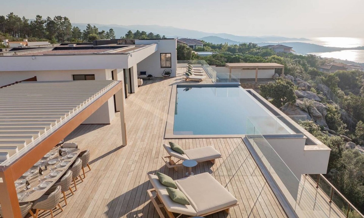 Albitreccia House | Villa ARIELLE – 5 bedrooms, pool, jacuzzi, panoramic sea view, cinema, gym, massage room.