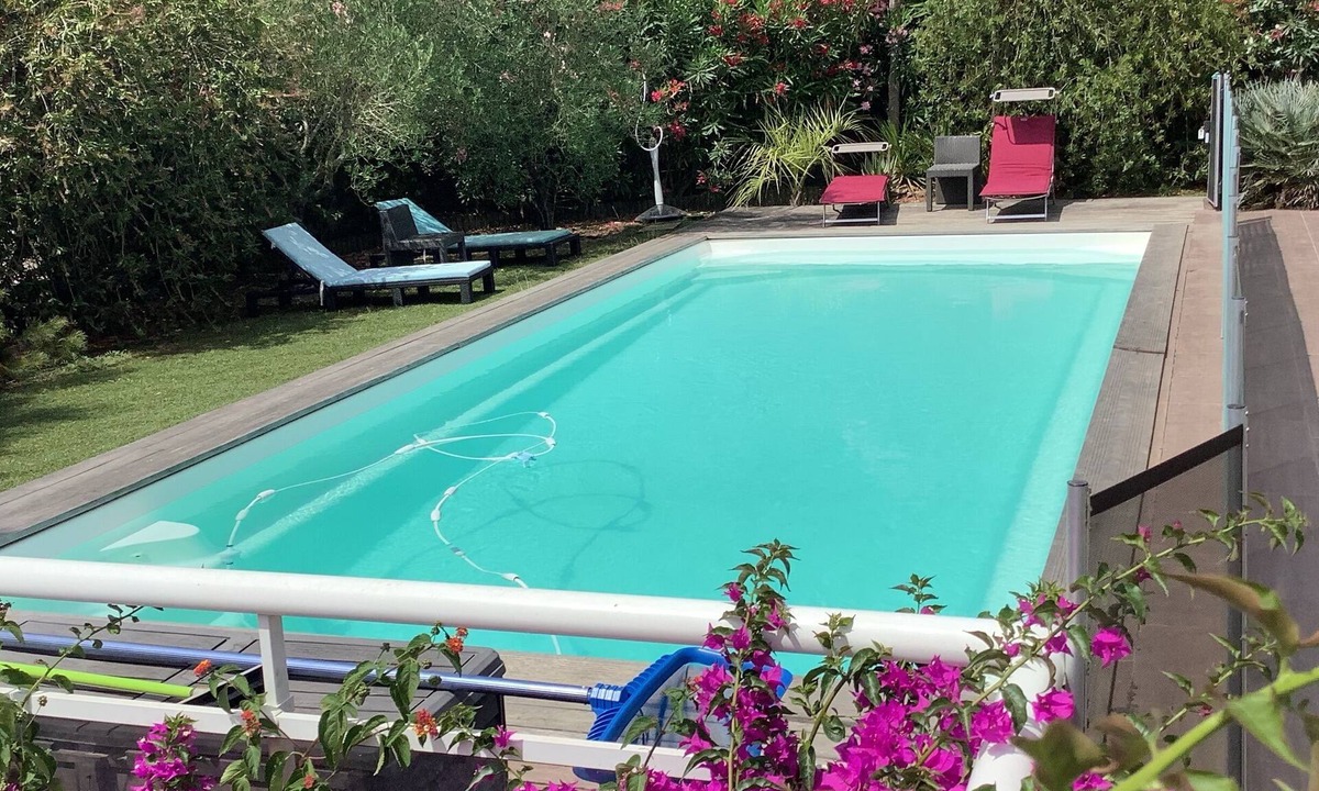 Bonifacio Villa | Villa Bonifacio with air conditioning and heated pool
