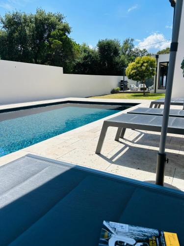 Morta House | Villa Climatisée avec Piscine partagée , Terrasse et Parking