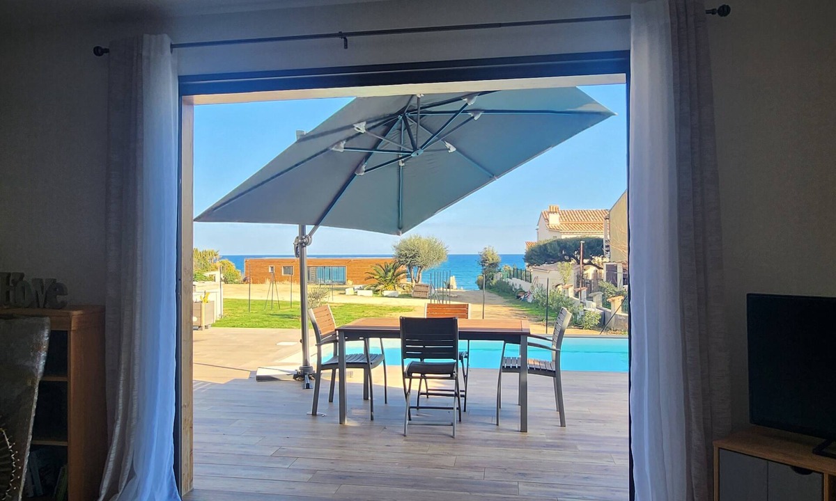 Bravone Villa | Villa de 100 m² les Pieds Dans L'eau Avec Piscine Privée