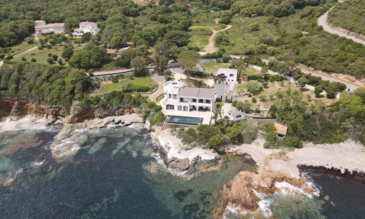 Tomino House | Villa de Prestige les pieds dans l'eau